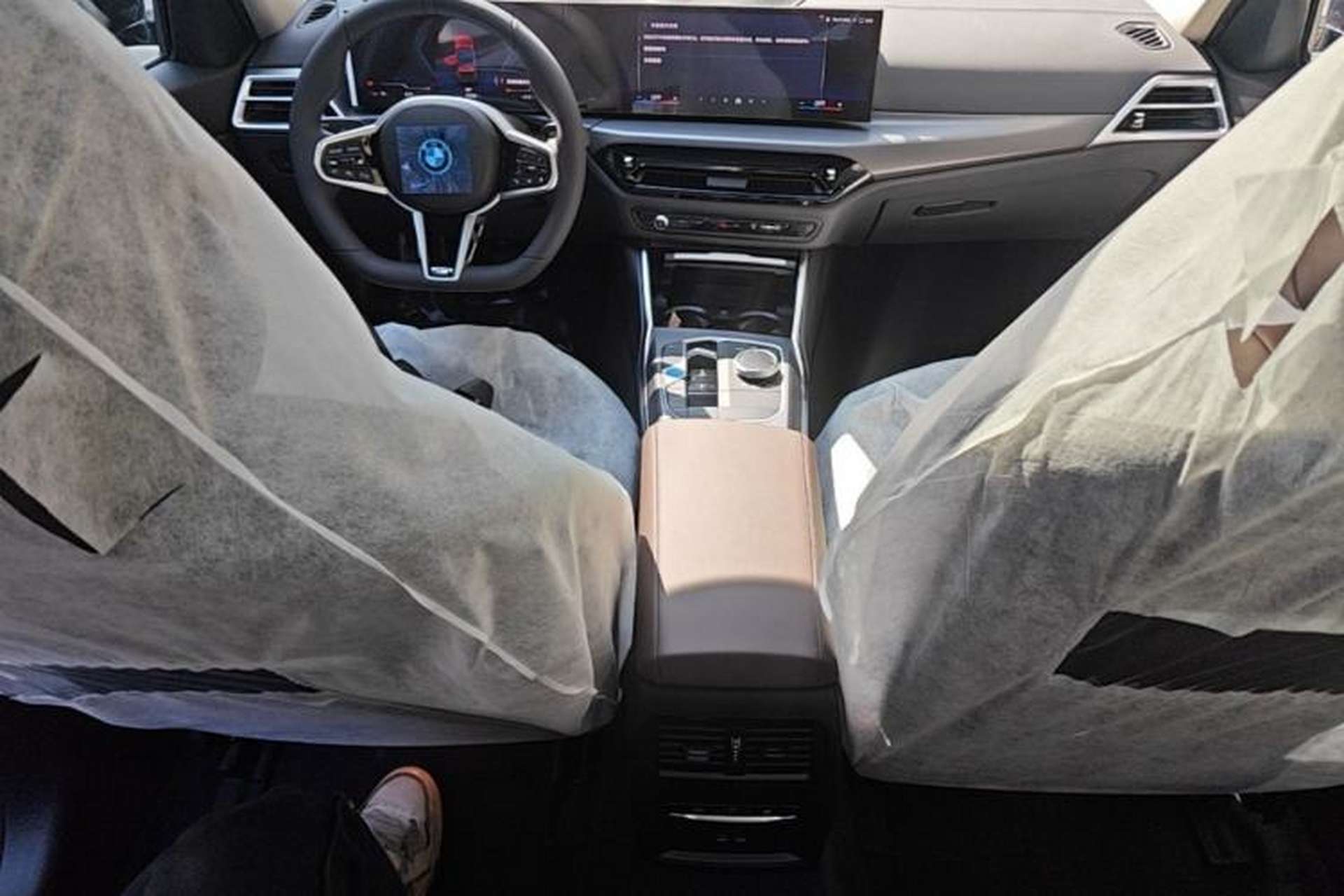 Used BMW i3 2025 eDrive 35 L Center Console