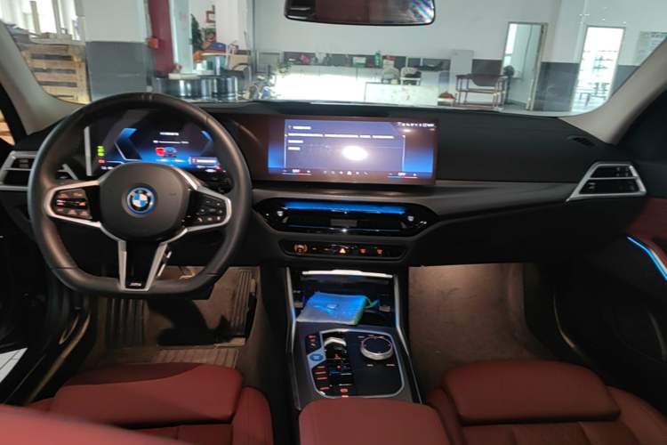 Used BMW i3 2025 eDrive 40 L Midnight Edition Center Console