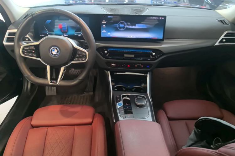 Used BMW i3 2025 eDrive 35 L Center Console