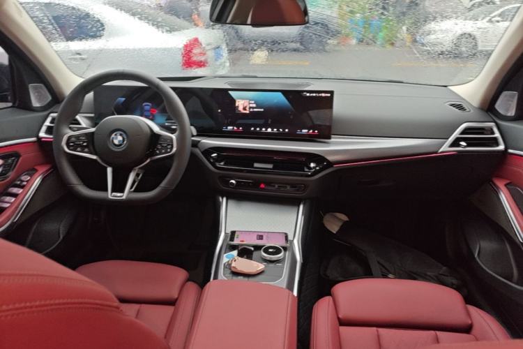 Used BMW i3 2025 eDrive 40 L Midnight Sports Package Center Console