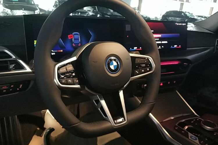 Used BMW i3 2025 eDrive 35 L Center Console