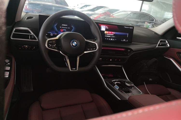 Used BMW i3 2025 eDrive 35 L Center Console