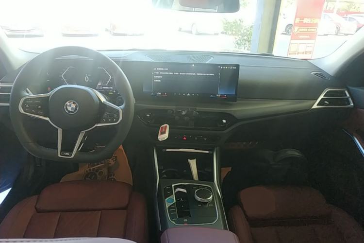 Used BMW i3 2025 eDrive 35 L Center Console