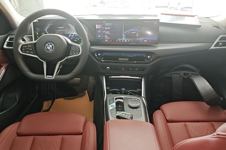 Used BMW i3 2025 eDrive 35 L Center Console