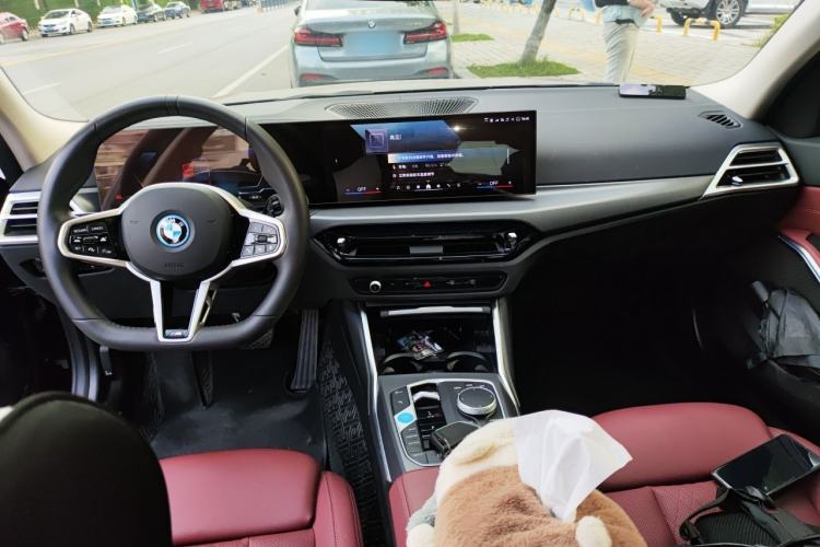 Used BMW i3 2025 eDrive 35 L Center Console