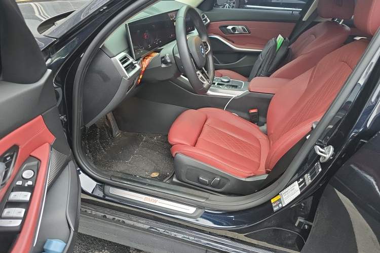 Used BMW i3 2025 eDrive 35 L Driver Seat