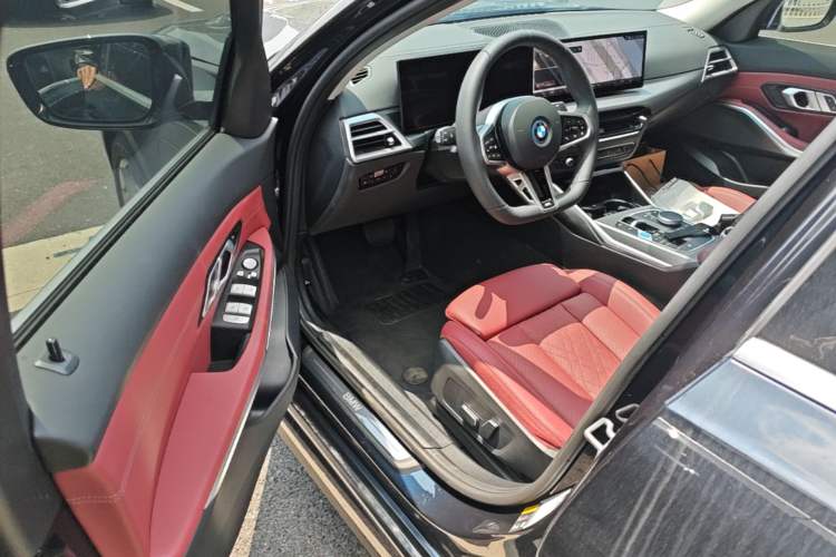 Used BMW i3 2025 eDrive 35 L Driver Seat