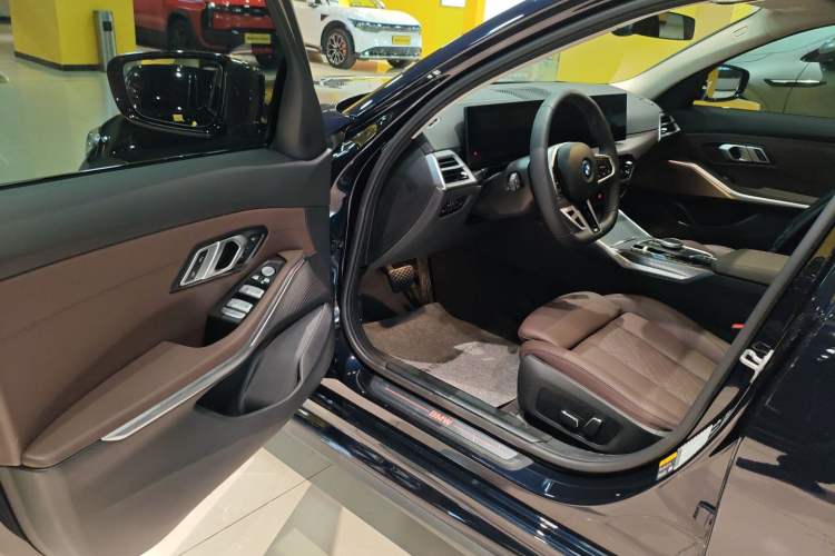 Used BMW i3 2025 eDrive 40 L Midnight Edition Driver Seat