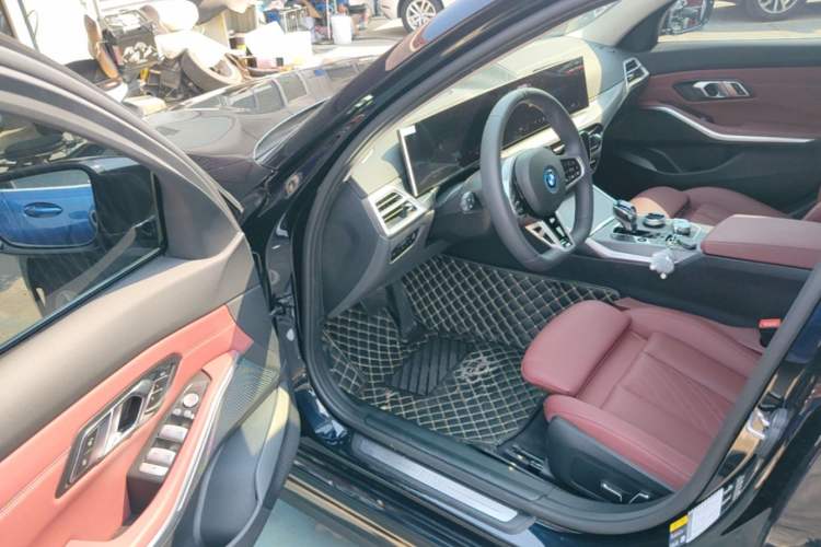 Used BMW i3 2025 eDrive 35 L Driver Seat