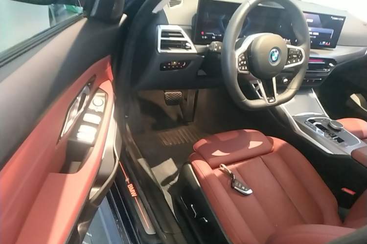 Used BMW i3 2025 eDrive 40 L Midnight Sports Package Driver Seat