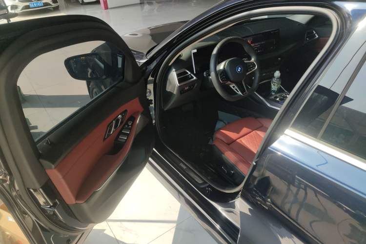 Used BMW i3 2025 eDrive 35 L Driver Seat