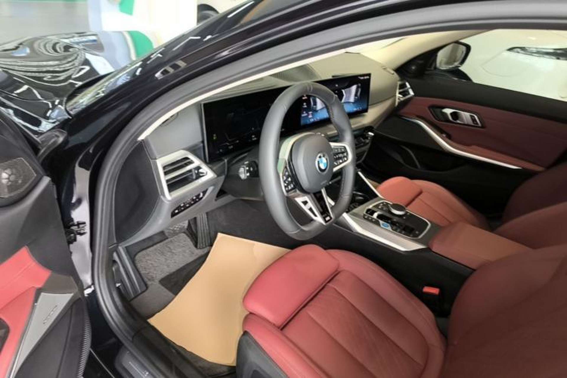 Used BMW i3 2025 eDrive 40 L Midnight Sports Package Driver Seat