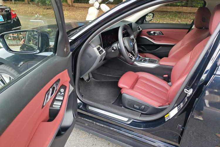 Used BMW i3 2025 eDrive 40 L Midnight Sports Package Driver Seat