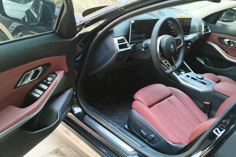Used BMW i3 2025 eDrive 35 L Driver Seat