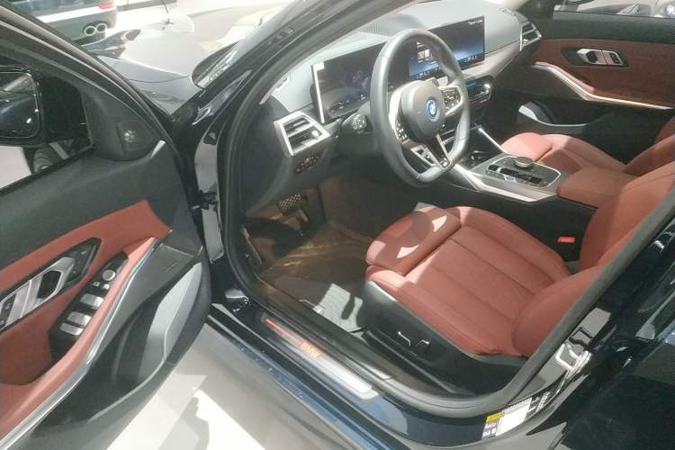 Used BMW i3 2025 eDrive 40 L Midnight Sports Package Driver Seat