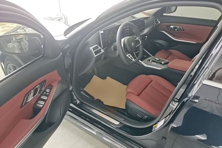 Used BMW i3 2025 eDrive 35 L Driver Seat