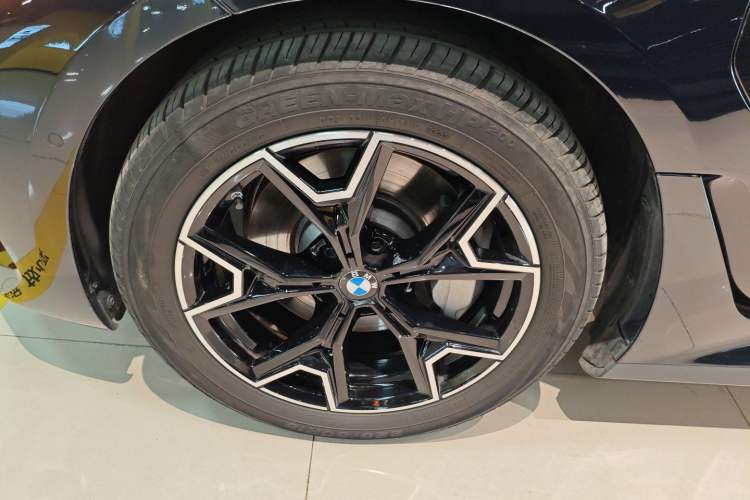 Used BMW i3 2025 eDrive 40 L Midnight Edition Exterior 4