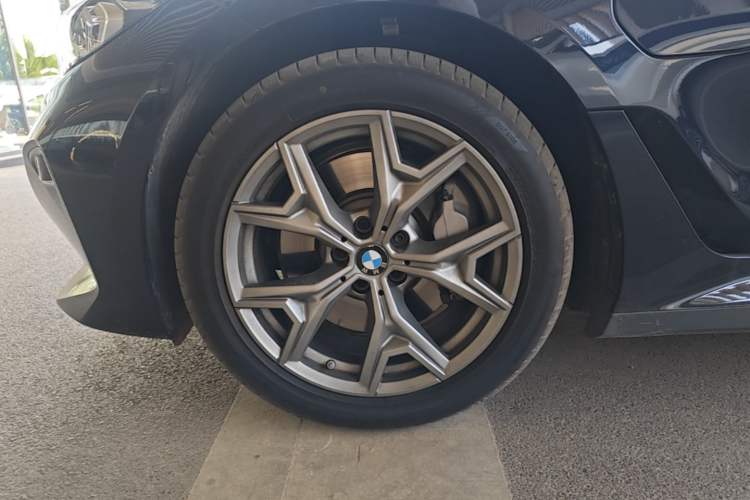 Used BMW i3 2025 eDrive 35 L Exterior 4
