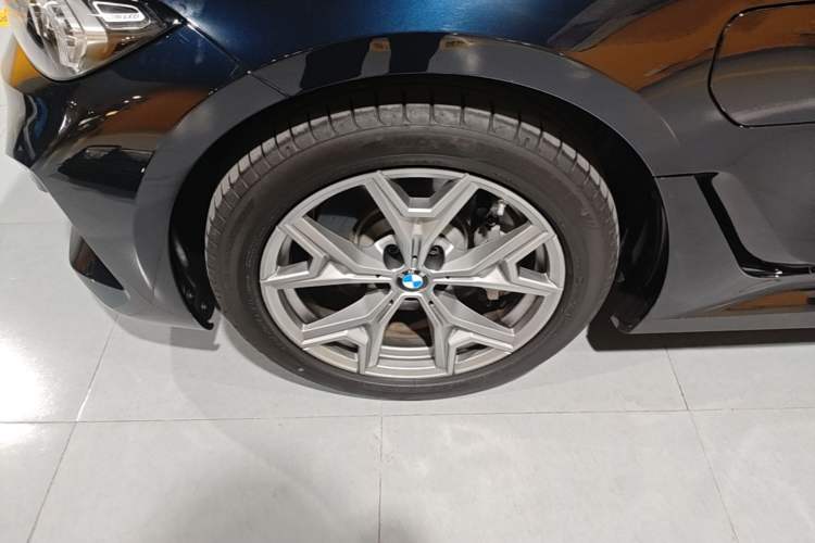 Used BMW i3 2025 eDrive 35 L Exterior 4