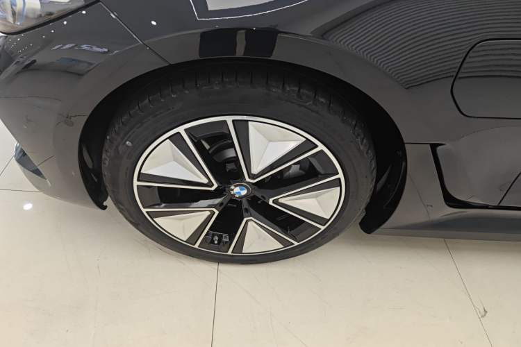 Used BMW i3 2025 eDrive 40 L Midnight Sports Package Exterior 4