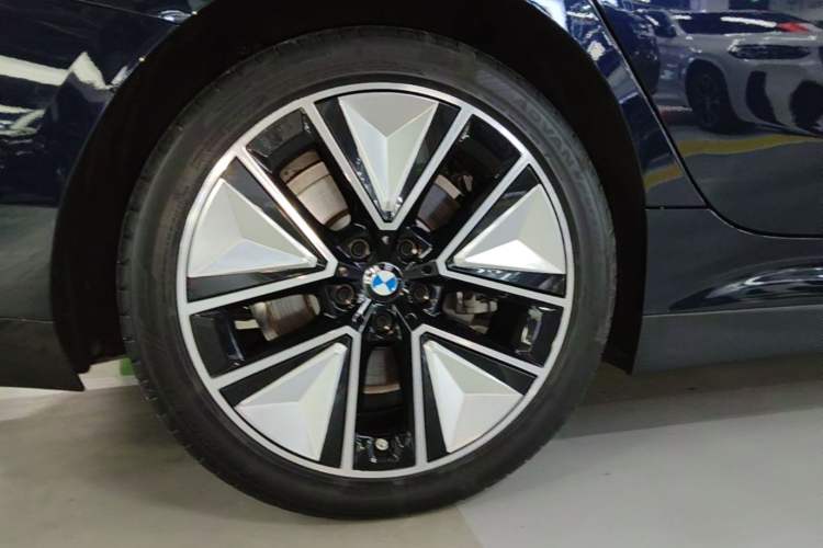 Used BMW i3 2025 eDrive 40 L Midnight Sports Package Exterior 5