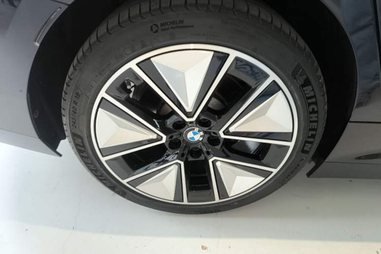 Used BMW i3 2025 eDrive 40 L Midnight Sports Package Exterior 5