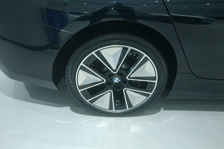 Used BMW i3 2025 eDrive 40 L Midnight Sports Package Exterior 5