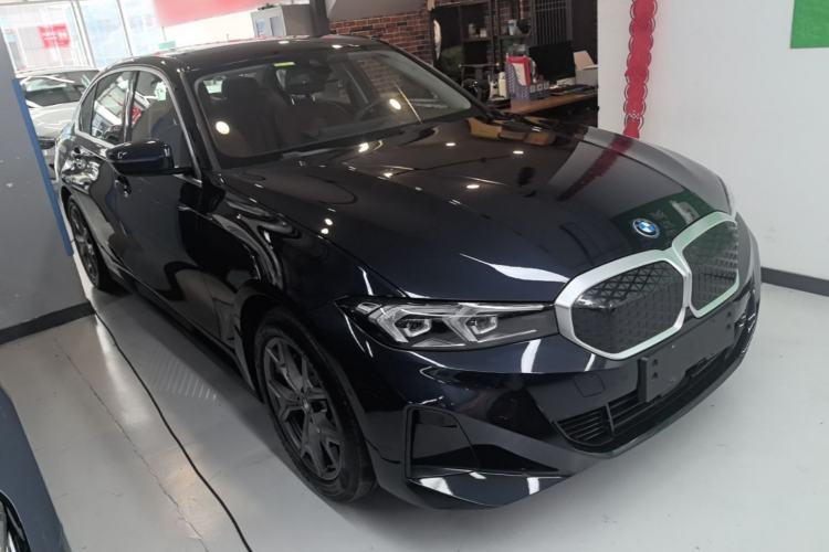 Used BMW i3 2025 eDrive 35 L Front Right 45 Deg