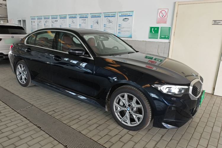 Used BMW i3 2025 eDrive 35 L Front Right 45 Deg