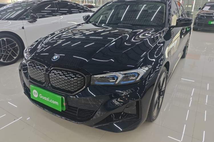 BMW i3 2025 eDrive 40 L Midnight Sports Package