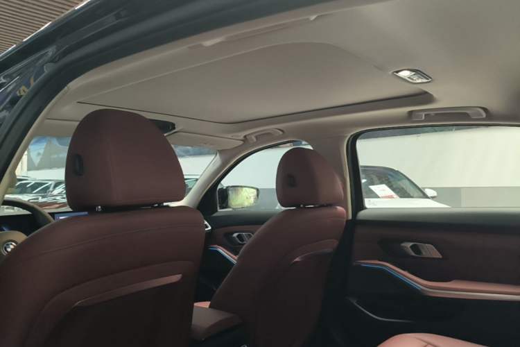 Used BMW i3 2025 eDrive 40 L Midnight Edition Headliner