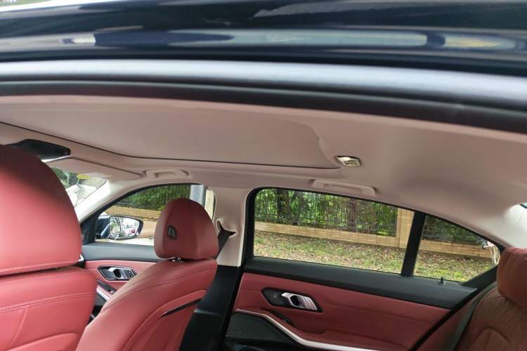Used BMW i3 2025 eDrive 40 L Midnight Sports Package Headliner