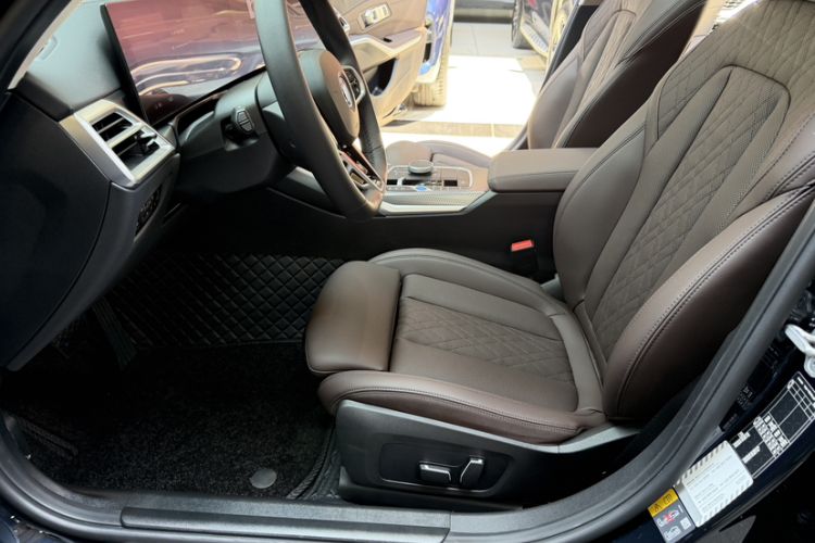 Used BMW i3 2025 eDrive 40 L Midnight Edition Interior 1