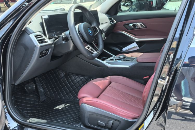 Used BMW i3 2025 eDrive 35 L Interior 1