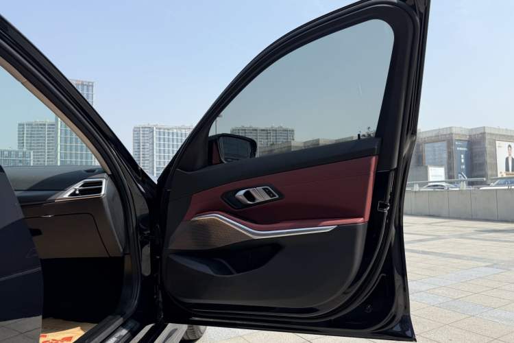 Used BMW i3 2025 eDrive 35 L Interior 1