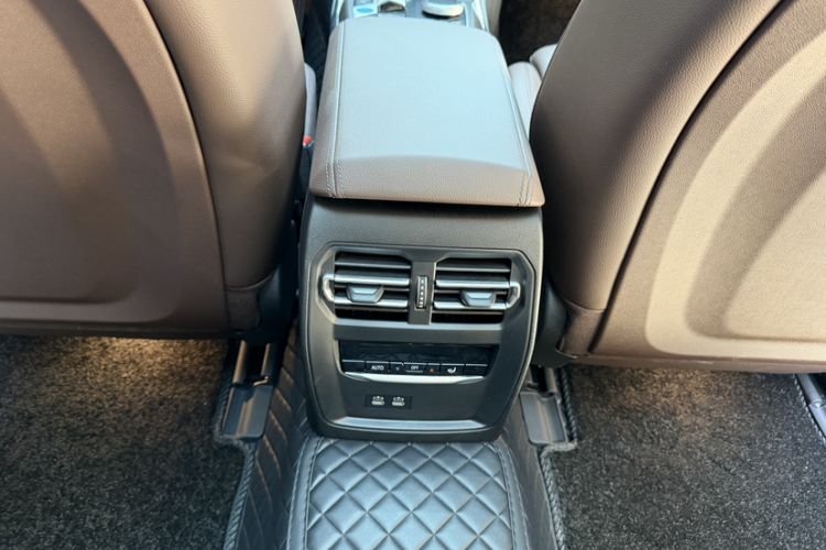 Used BMW i3 2025 eDrive 40 L Midnight Edition Interior 10