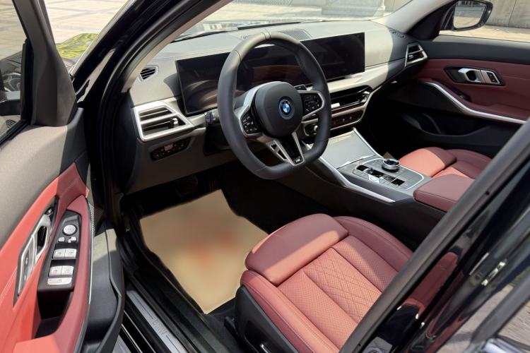 Used BMW i3 2025 eDrive 35 L Interior 10