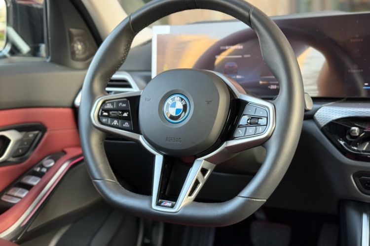 Used BMW i3 2025 eDrive 40 L Midnight Sports Package Interior 10