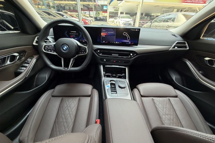 Used BMW i3 2025 eDrive 40 L Midnight Edition Interior 11