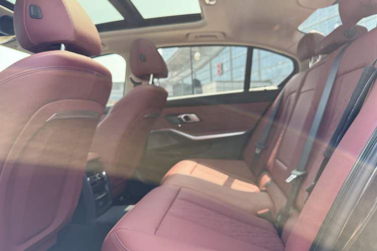 Used BMW i3 2025 eDrive 35 L Interior 11