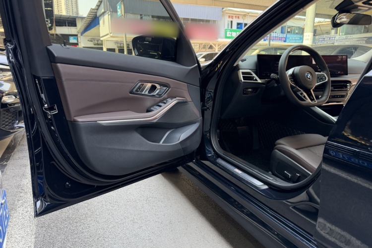 Used BMW i3 2025 eDrive 40 L Midnight Edition Interior 12