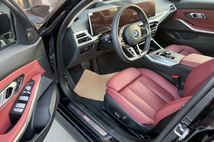 Used BMW i3 2025 eDrive 40 L Midnight Sports Package Interior 3