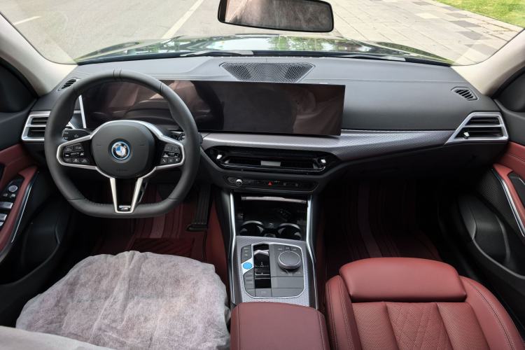 Used BMW i3 2025 eDrive 40 L Midnight Edition Interior 4