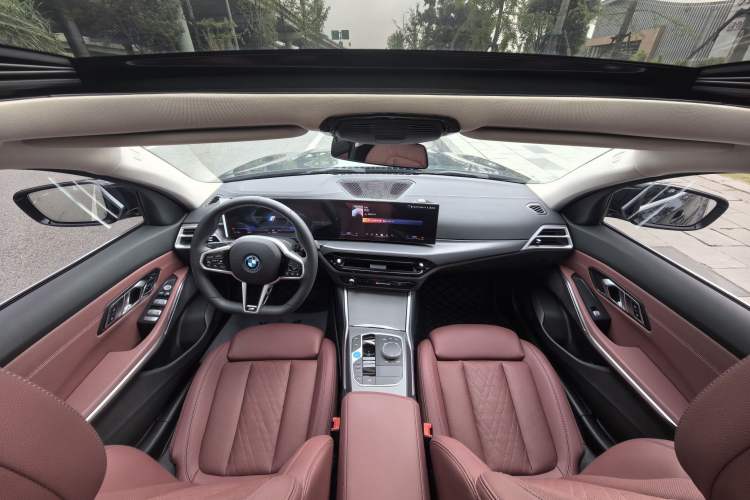 Used BMW i3 2025 eDrive 35 L Interior 4