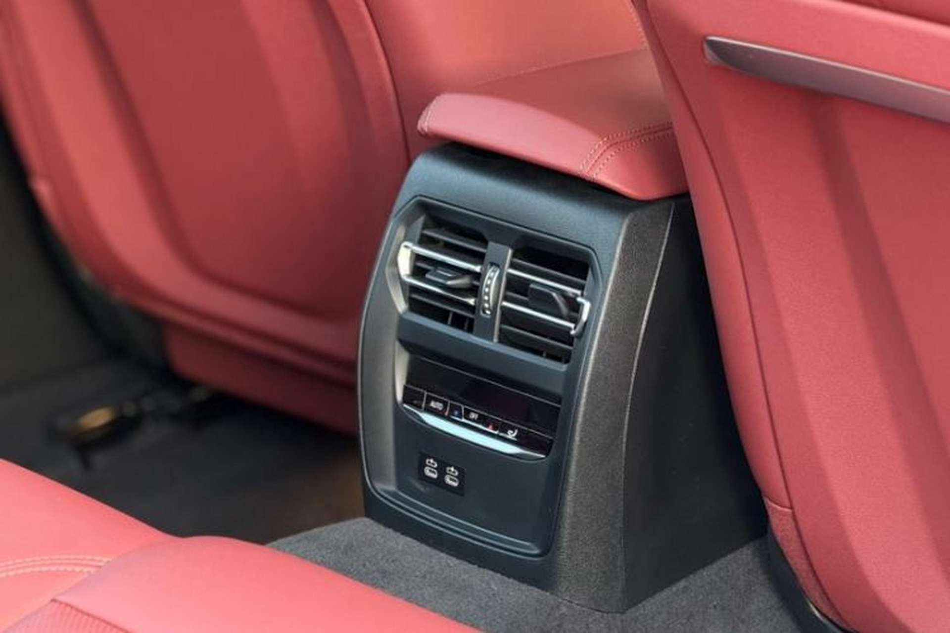 Used BMW i3 2025 eDrive 40 L Midnight Sports Package Interior 4