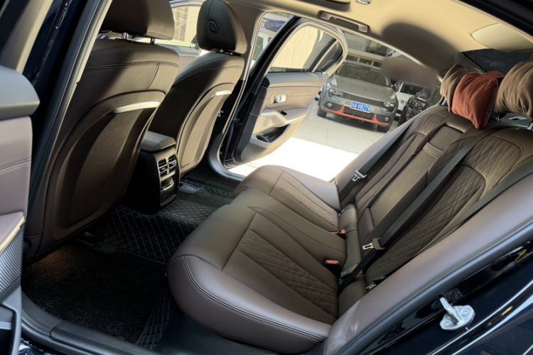 Used BMW i3 2025 eDrive 40 L Midnight Edition Interior 6