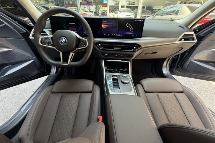 Used BMW i3 2025 eDrive 40 L Midnight Edition Interior 7