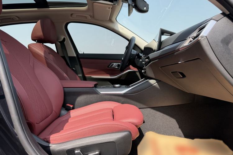Used BMW i3 2025 eDrive 35 L Interior 9