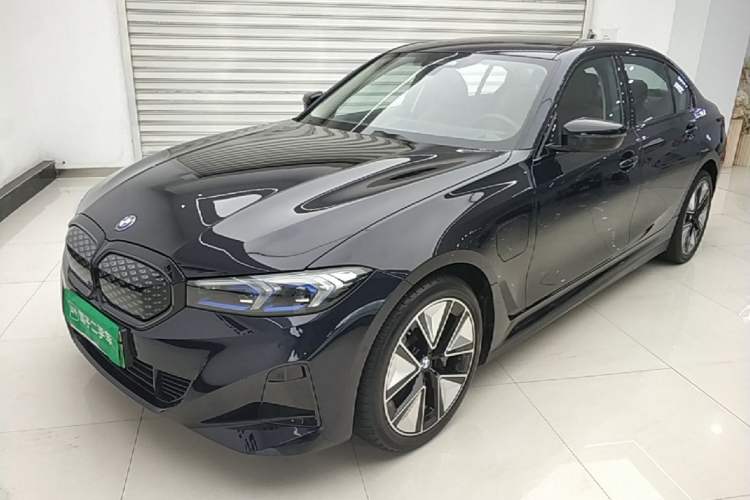 BMW i3 2025 eDrive 40 L Midnight Sports Package