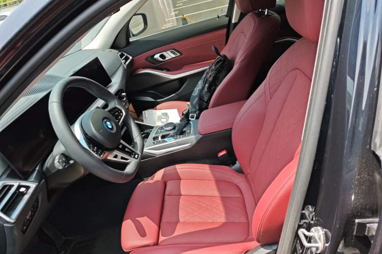 Used BMW i3 2025 eDrive 35 L Left Front Seat